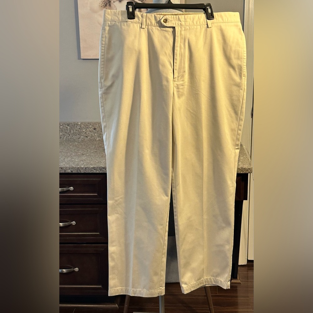 Dockers relaxed fit khaki pants size 40x30